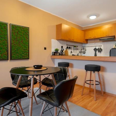 Cosy Green Apt Close To Macedonia Square Sofia Exteriör bild