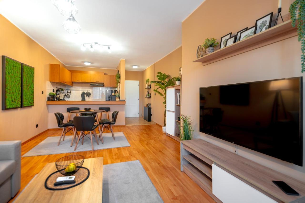 Cosy Green Apt Close To Macedonia Square Sofia Exteriör bild
