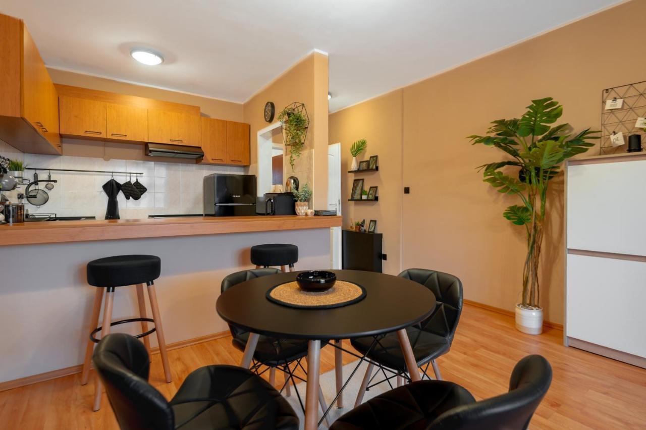 Cosy Green Apt Close To Macedonia Square Sofia Exteriör bild