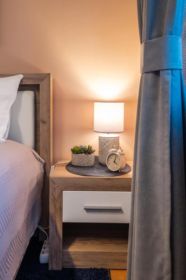 Cosy Green Apt Close To Macedonia Square Sofia Exteriör bild